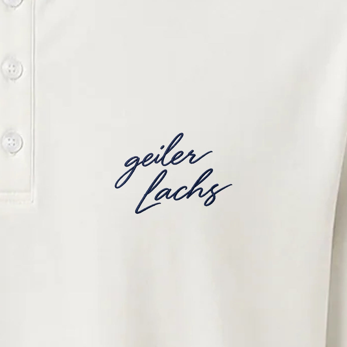 OG Henley Weiß — Stickerei Detail