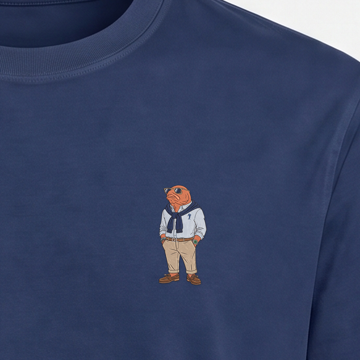 Sylt Lachs – Stickdetail Nahaufnahme Navy